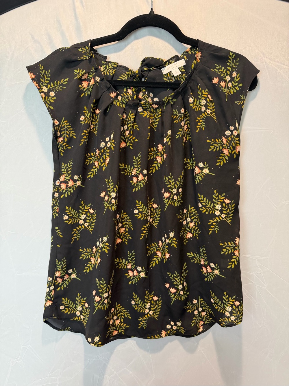 Lauren Conrad LC Floral Tie Neck Blouse Size Small